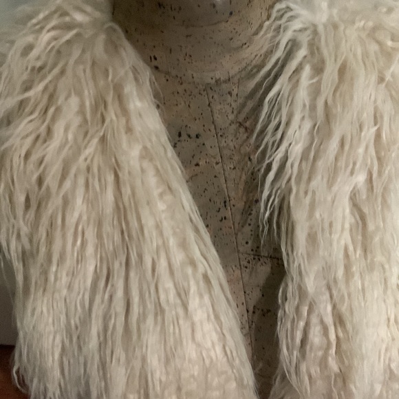 Free People Faux fur vest Nwot - Picture 3 of 5